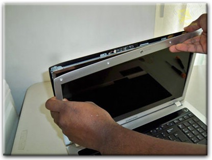 Замена экрана ноутбука Samsung в Азове